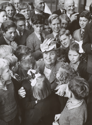 <p>Top: Helen Keller (center) surrounded by students from the Sunshine Technical School, 1948<br />
Melbourne, Australia</p>
