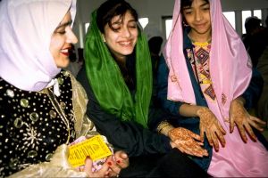 <p><em>Mehndi</em> hands, 1993<br />
Sharon, Massachusetts<br />
Photograph by Diana Eck<br />
Courtesy of The Pluralism Project</p>
