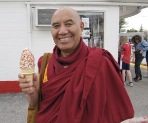 <p>Khen Rinpoche visits Dipsy Doodle Dairy Bar, 2010<br />
Northfield, New Hampshire<br />
Photograph by Hillary Collins-Gilpatrick<br />
Courtesy of The Pluralism Project</p>

