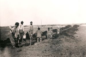 <p>Sikh agricultural workers, c. 1915<br />
Northern California<br />
Courtesy of the Bank of Stockton Historical Photograph Collection, 8423</p>
