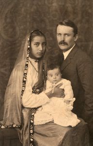 <p>Samuel Stokes with his family, 1914<br />
Philadelphia, Pennsylvania<br />
Courtesy of Asha Sharma</p>
