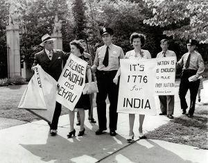 <p>American sympathizers arrested for picketing the British Embassy, 1943<br />
Washington, D.C.<br />
Courtesy of the National Archives at College Park, MD, Still Picture Unit,<br />
208-AA-232-Y-W10389</p>
