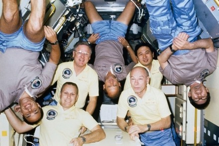 <p>Taylor Wang (second from right) and crew on mission STS-51-B, 1985<br />
International Space Station, Space Shuttle Challenger<br />
<em>National Aeronautics and Space Administration, 51b-101-025</em></p>
<hr />
<p>王赣骏（右二）和执行STS-51-B任务的工作人员，1985年<br />
国际空间站，挑战者号航天飞机<br />
<em>美国国家航空航天局, 51b-101-025</em></p>
