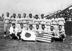 <p>Fresno Athletic Club visits Meiji Jingu Stadium, 1927<br />
Tokyo<br />
Courtesy of the Nisei Baseball Research Project</p>
<p>フレズノ・アスレチッククラブが明治神宮球場を訪問、<br />
1927年<br />
東京<br />
写真提供:　二世野球研究プロジェクト</p>
