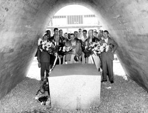 <p>Brooklyn Dodgers at the Hiroshima Peace Memorial, 1956<br />
Hiroshima<br />
Photograph by <em>Yomiuri Shimbun</em><br />
Courtesy of the National Baseball Hall of Fame and Museum</p>
<p>広島平和記念公園を訪問するブルックリン・ドジャース、 1956年<br />
広島<br />
撮影:　<em>読売新聞<br />
</em>写真提供:　アメリカ野球殿堂博物館</p>
