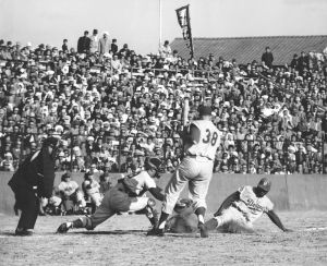 <p>Jackie Robinson slides into home plate during a Dodgers exhibition game, 1956<br />
Location in Japan unknown<br />
Courtesy of Peter O’Malley</p>
<p>ドジャースのエキシビション・ゲームでホームベースに滑り込むジャッキー・ロビンソン、1956年<br />
日本（詳細な場所は不明）<br />
写真提供:　ピーター・オマリー</p>
