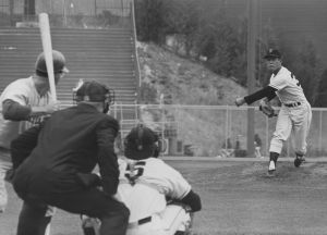 <p>Murakami pitches at a San Francisco Giants vs. Philadelphia Phillies game, ca. 1964-1965<br />
San Francisco, California<br />
Courtesy of Masanori Murakami</p>
<p>サンフランシスコ・ジャイアンツとフィラデルフィア・フィリーズの試合で投げる村上、1964-1965年ごろ<br />
カリフォルニア州、サンフランシスコ<br />
写真提供:　村上雅則</p>
