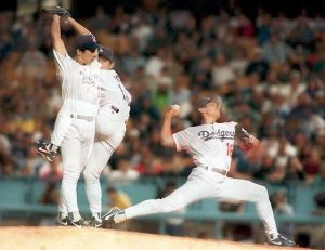 <p>Hideo Nomo executes his signature “Tornado Pitch,” 1995<br />
Los Angeles, California<br />
Photograph by Jeff Haynes<br />
Courtesy of AFP/Getty Images</p>
<p>野茂英雄のトレードマックとなった「トルネード投法」、1995年<br />
カリフォルニア州、ロサンゼルス<br />
撮影:　Jeff Haynes<br />
写真提供:　AFP/Getty Images</p>
