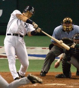 <p>Hideki Matsui hits a two-run home run in the fifth inning against the Tampa Bay Devil Rays at the Tokyo Dome, 2004<br />
Tokyo<br />
Courtesy of AFP/Getty Images</p>
<p>東京ドームで行われたタンパベイ ・デビルレイズ戦で<br />
５回にツーラン・ホームランを打った松井秀喜、 2004年<br />
東京<br />
写真提供:　AFP/Getty Images</p>
