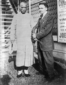 <p>Magicians Ching Ling Foo and Harry Houdini, c. 1912<br />
Brighton Beach, New York<br />
Courtesy of the Library of Congress, Prints and Photographs Division, LC-USZ62-112393</p>
