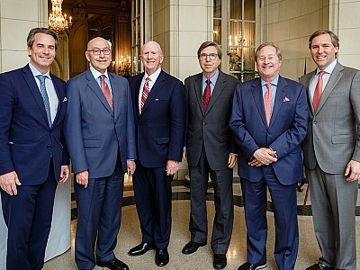 The salon-style dinner included four previous U.S. Ambassadors to Canada (left to right): Meridian President and CEO Ambassador Stuart Holliday, David Jacobson (2009-2013), David Wilkins (2005-2009), Gordon Giffin (1997-2001), Governor Jim Blanchard (1993-1996), and Coca-Cola North America Public Affairs and Communications Senior Vice President Matt Echols. Photo credit: Stephen Bobb