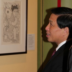 His Excellency Zhang Yesui, Ambassador from the People’s Republic of China to the United States, admires the New Year woodblock prints