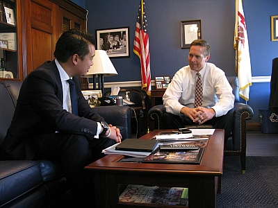 Rep. Rodney Davis (R-IL, 7) meeting with MP Alan Mak for the first time before weekend district shadowing